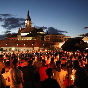 Nadbiskup Kutleša predvodio Službu svjetla na Zavjetnom hodočašću vjernika grada Zagreba